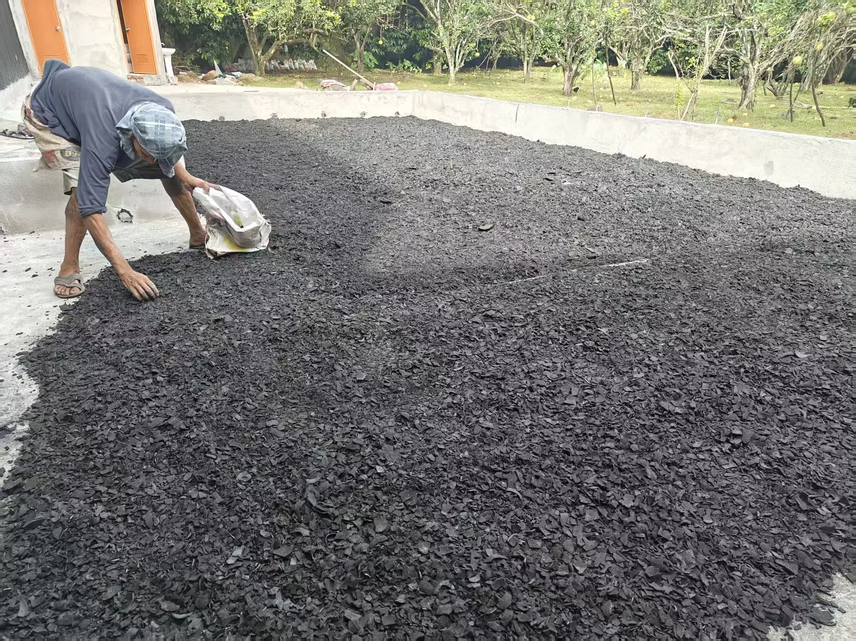 Cocount shell charcoal